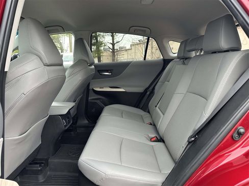Used 2023 Toyota Venza Limited image 18