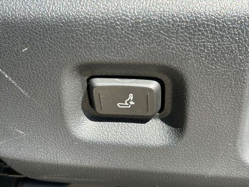 Certified 2025 Toyota Tacoma SR5 AWD/4WD image 23