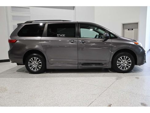Used 2020 Toyota Sienna XLE FWD image 5
