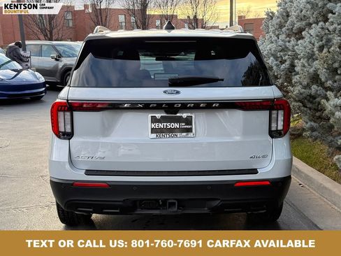 Used 2025 Ford Explorer Active AWD/4WD image 5
