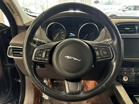 Used 2017 Jaguar F-PACE Prestige AWD/4WD image 30