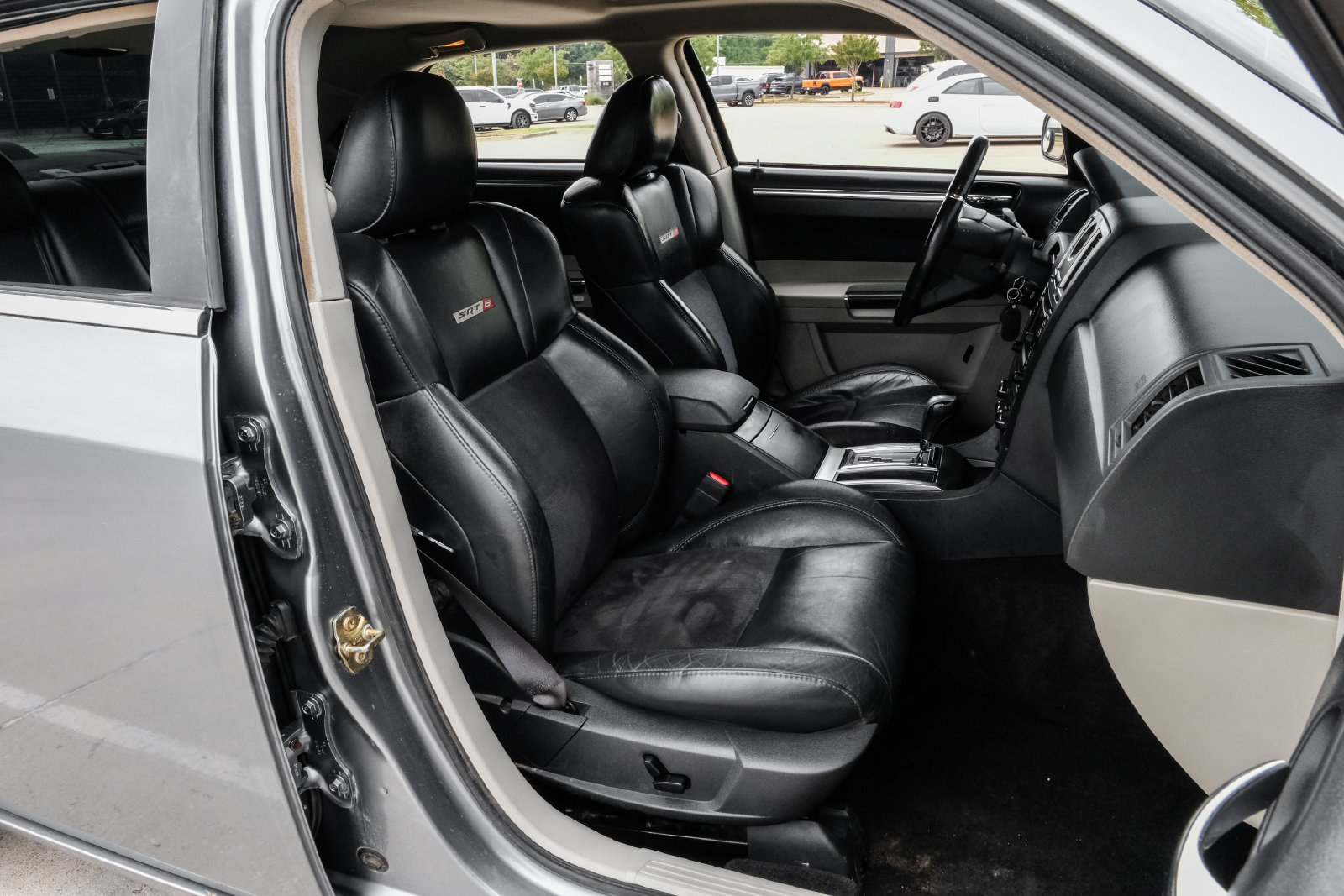 Used 2006 Chrysler 300 SRT8 w/ SRT Option Group II RWD image 32