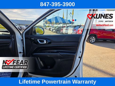 Used 2025 Jeep Compass Trailhawk AWD/4WD image 28