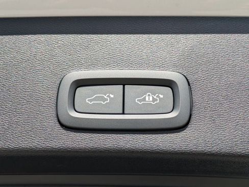 New 2026 Volvo XC40 B5 Ultra w/ Protection Package Premier image 15