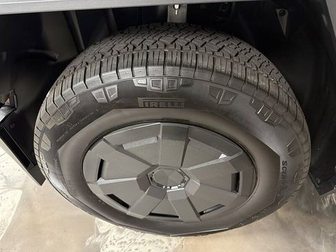 Used 2025 Tesla Cybertruck AWD Crew Cab image 12