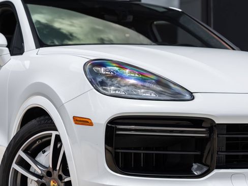 Certified 2020 Porsche Cayenne Turbo AWD/4WD image 20