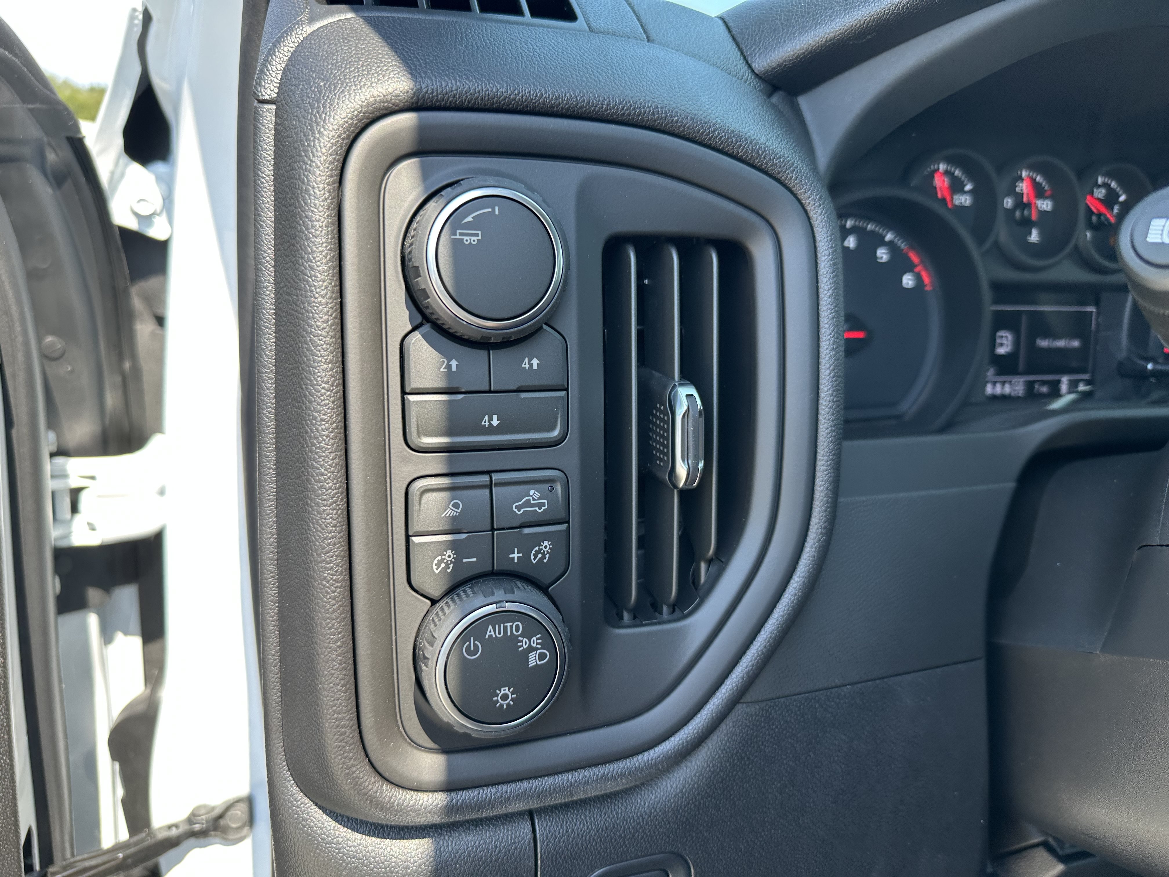 New 2026 Chevrolet Silverado 2500 Custom w/ Custom Value Package AWD/4WD image 19