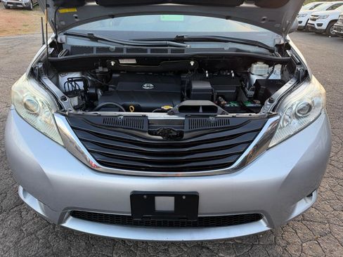 Used 2012 Toyota Sienna LE image 23
