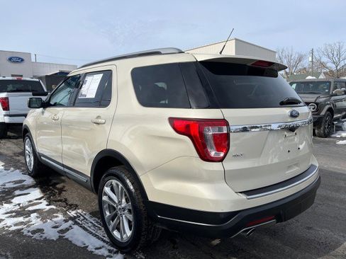 Used 2018 Ford Explorer XLT w/ Equipment Group 202A image 2