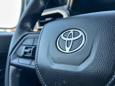 Certified 2026 Toyota Tacoma SR5 AWD/4WD image 29