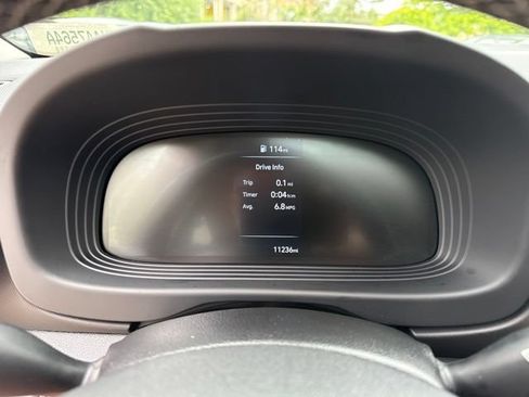 Used 2024 Hyundai Venue SEL FWD image 12