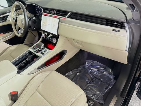 Used 2024 Jaguar F-PACE R-Dynamic S image 30