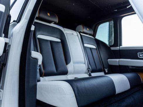 Used 2024 Rolls-Royce Cullinan Black Badge image 42