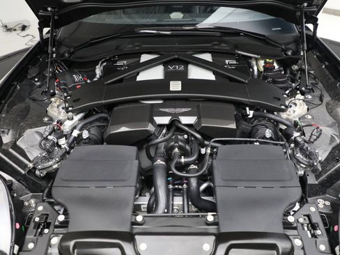 New 2025 Aston Martin Vanquish image 42