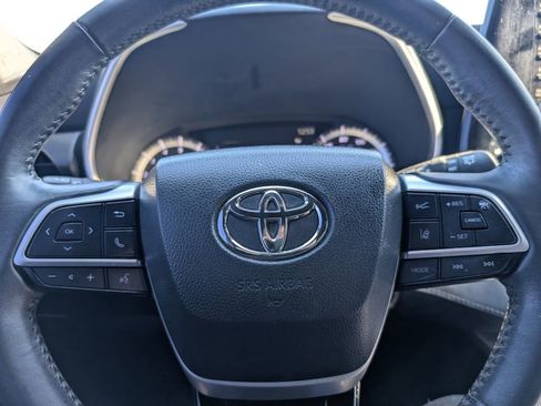 Used 2022 Toyota Highlander XSE image 20