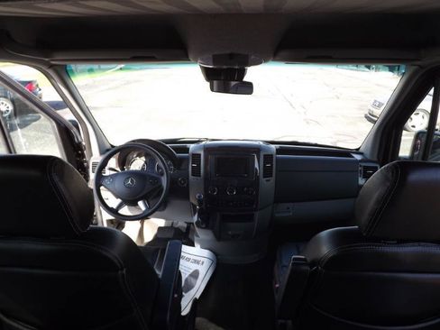 Used 2014 Mercedes-Benz Sprinter 3500 image 24