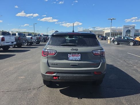 Used 2022 Jeep Compass Trailhawk w/ Trailhawk Convenience Group AWD/4WD image 6
