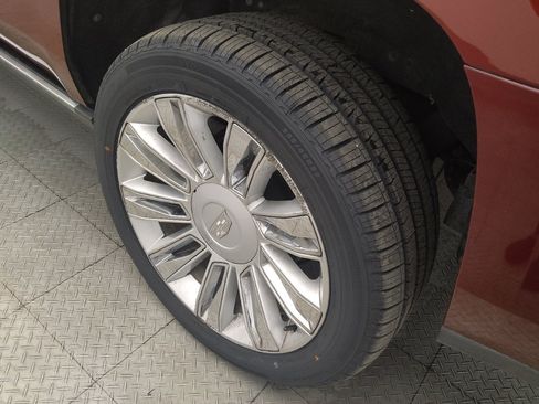 Used 2018 Cadillac Escalade Platinum RWD image 31
