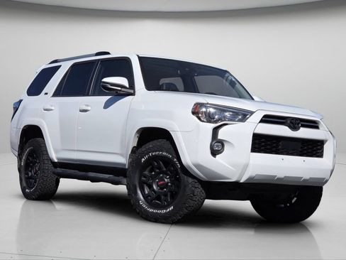Certified 2021 Toyota 4Runner SR5 Premium w/ Moonroof Package AWD/4WD image 2