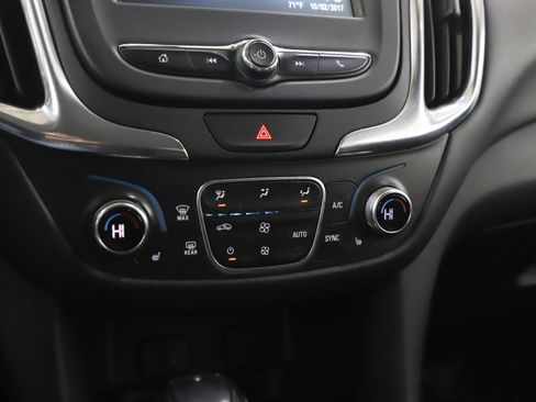 Used 2018 Chevrolet Equinox LT image 23