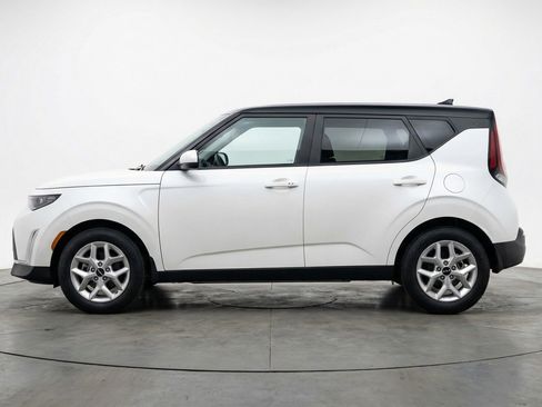 Used 2025 Kia Soul LX w/ LX Technology Package FWD image 5