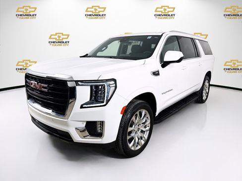 Used 2024 GMC Yukon XL SLE image 3