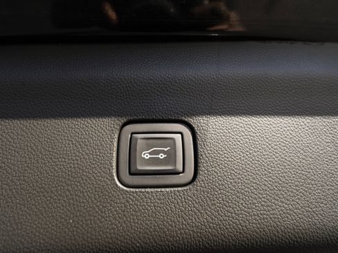 Used 2024 Buick Enclave Avenir w/ Avenir Technology Package image 41