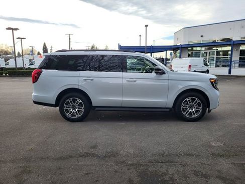 Certified 2025 Ford Expedition Active AWD/4WD image 10