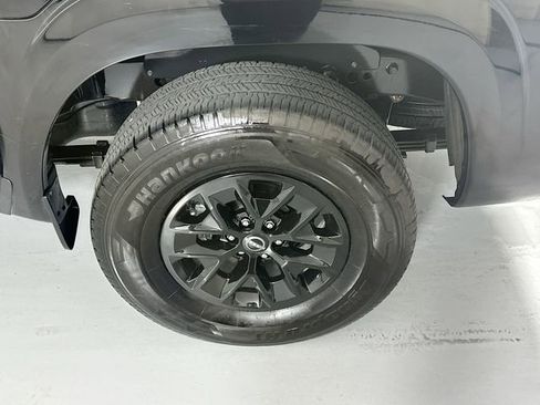 Certified 2024 Nissan Frontier SV image 30