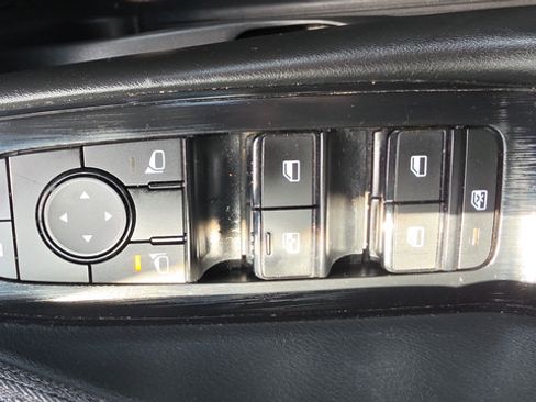 Used 2023 Nissan Rogue S AWD/4WD image 13