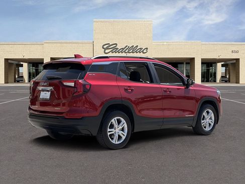 Used 2022 GMC Terrain SLE w/ Driver Convenience Package AWD/4WD image 5