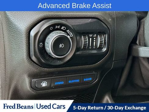 Used 2021 Jeep Wrangler Unlimited Sahara AWD/4WD image 15