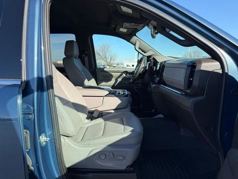 Used 2025 Chevrolet Silverado 3500 LTZ image 34