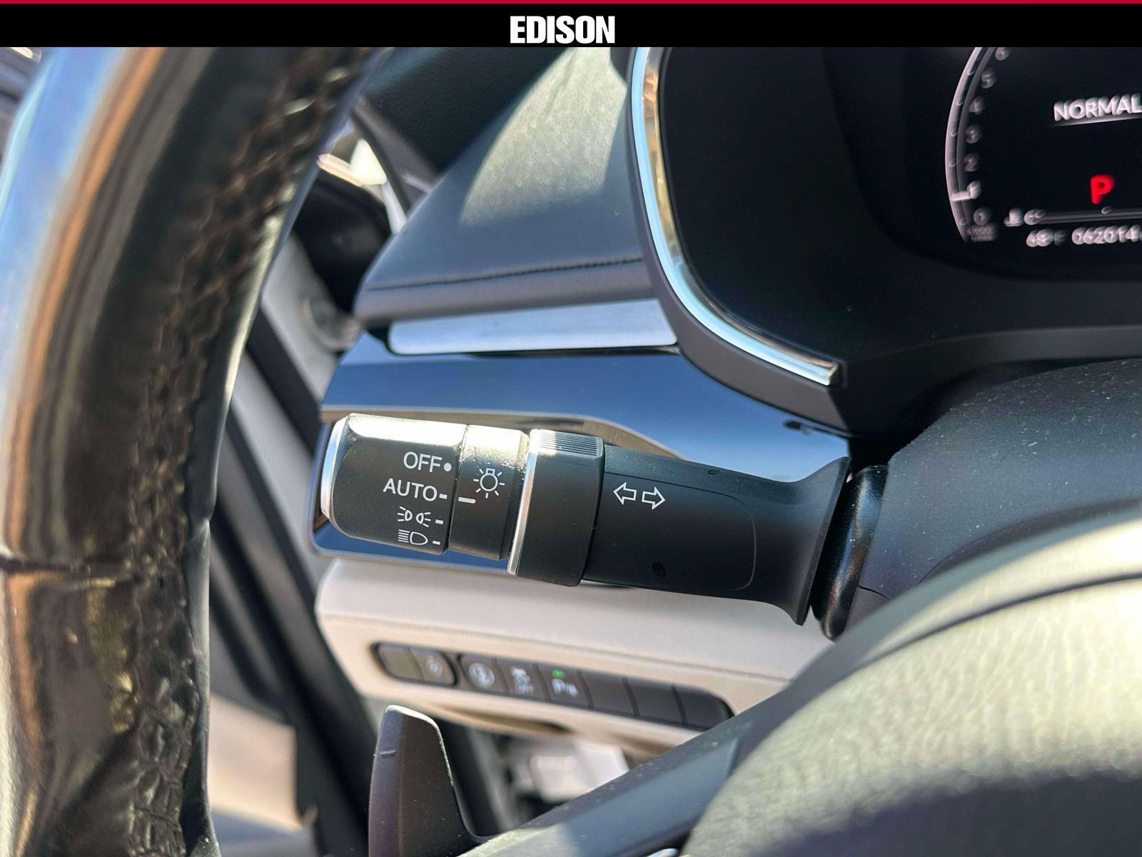 Used 2022 Acura MDX w/ Technology Package AWD/4WD image 24