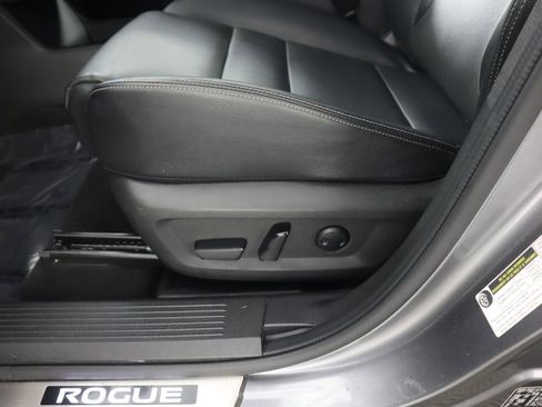 Used 2023 Nissan Rogue SL w/ SL Premium Package image 34