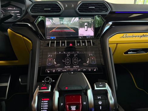 Used 2022 Lamborghini Urus AWD/4WD image 43