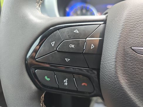 Used 2024 Chrysler Pacifica Touring-L w/ S Appearance Package FWD image 17