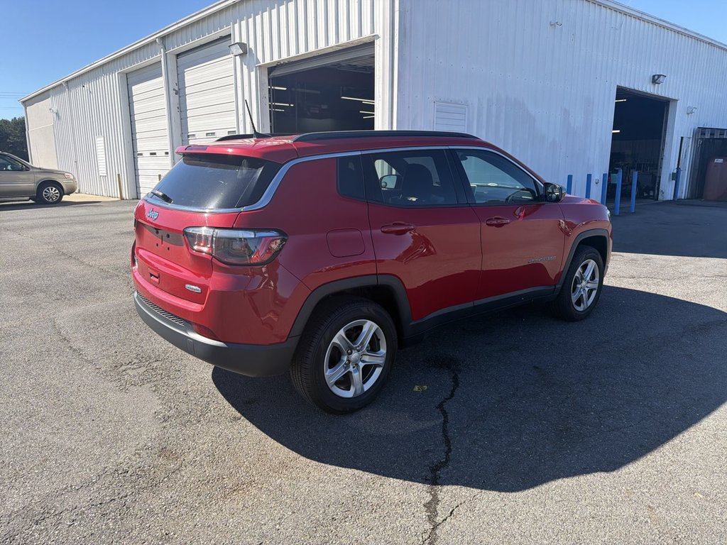 Used 2023 Jeep Compass Latitude w/ Convenience Group AWD/4WD image 8