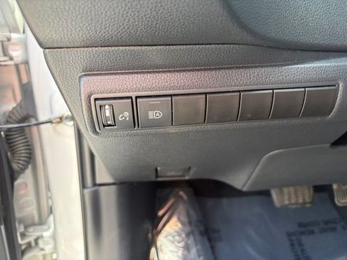 Used 2022 Toyota Corolla LE FWD image 17