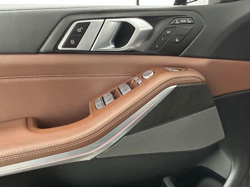 Used 2025 BMW X7 M60i w/ Climate Comfort Package image 25