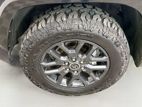 Used 2022 Toyota Tundra Platinum AWD/4WD image 33
