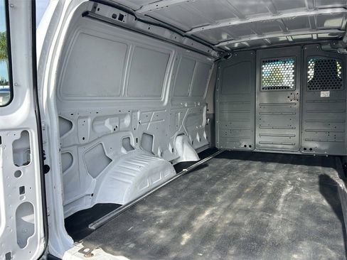 Used 2014 Ford E-250 and Econoline 250 image 15