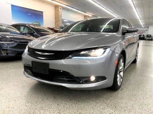 Used 2016 Chrysler 200 S image 2