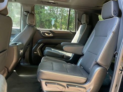 Used 2022 GMC Yukon XL SLT w/ SLT Premium Package AWD/4WD image 15