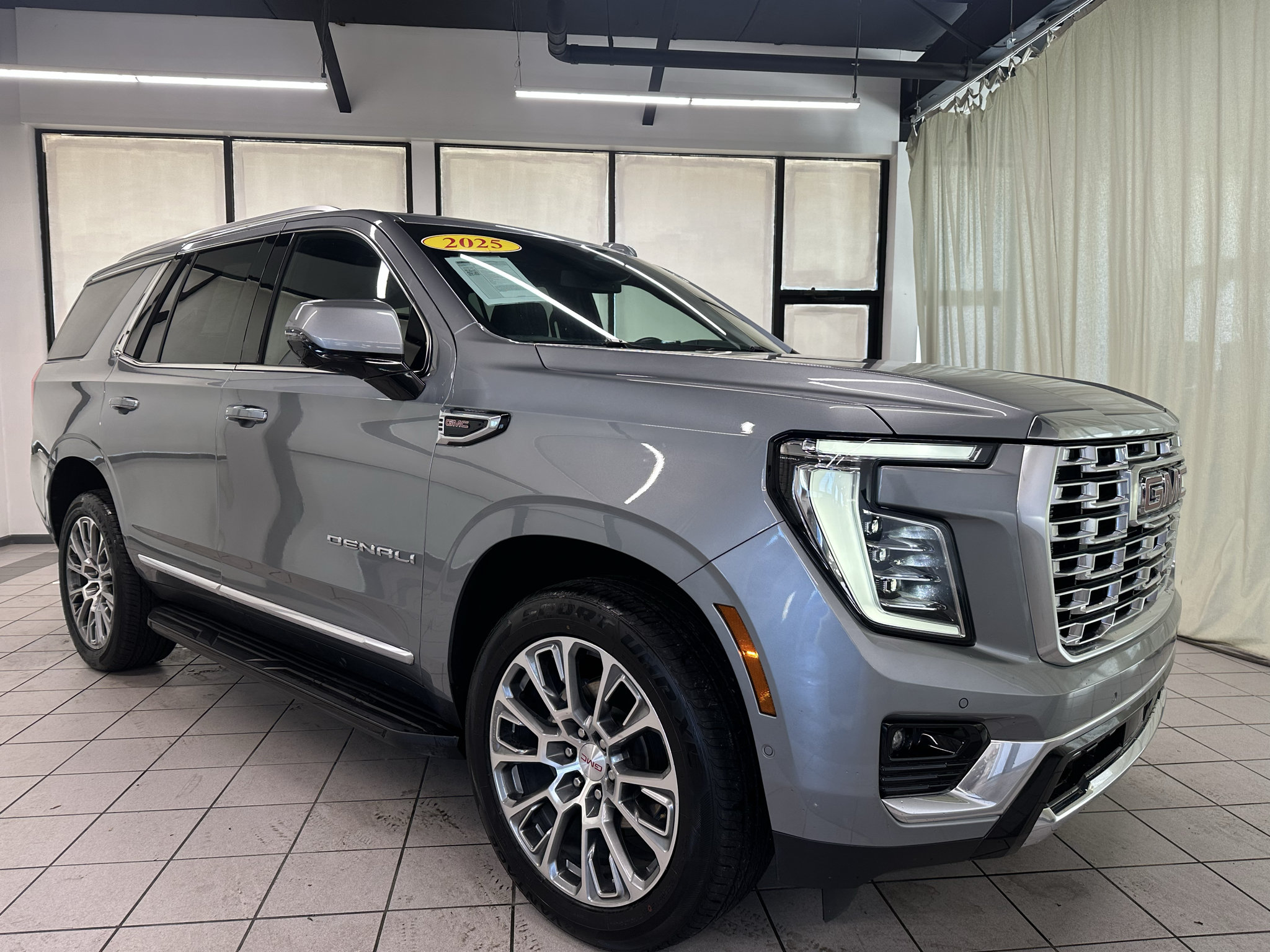 Used 2025 GMC Yukon Denali AWD/4WD image 2