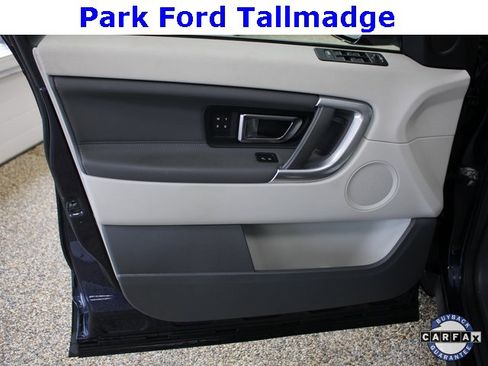 Used 2019 Land Rover Discovery Sport image 11