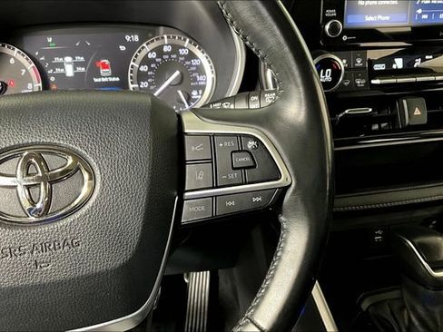 Used 2022 Toyota Highlander XLE image 19