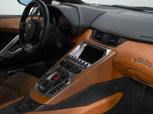 Used 2017 Lamborghini Aventador S image 37