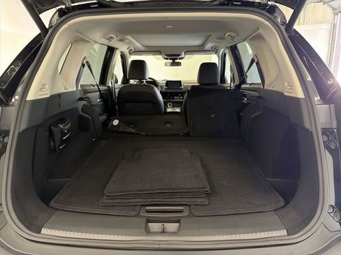 Used 2022 Nissan Rogue SV w/ SV Premium Package image 16