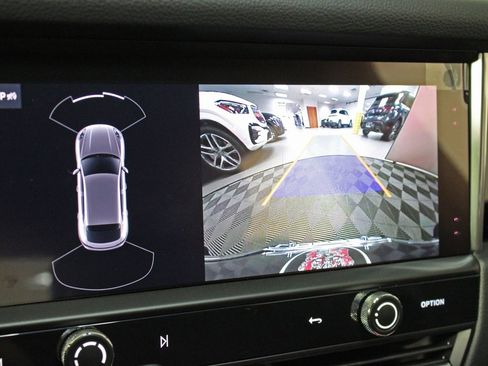 Certified 2025 Porsche Macan image 27